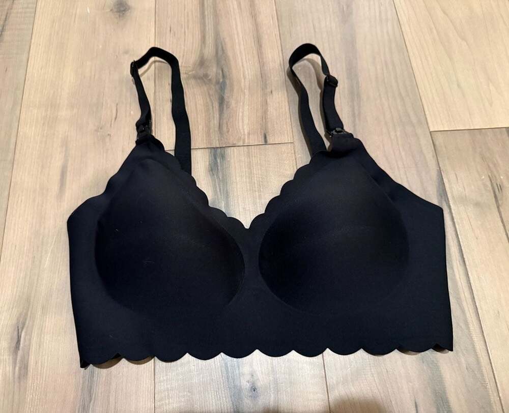 Black Scalloped Edge Seamless Nursing Bra Size M